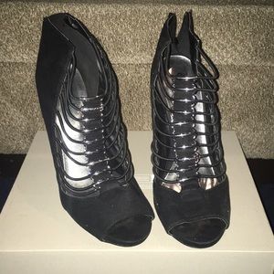 Qupid Size 9 Black Heels